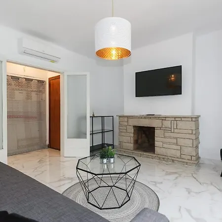 Uhc Llagari Apartment